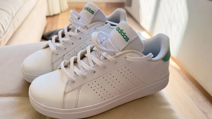 Tênis adidas novo