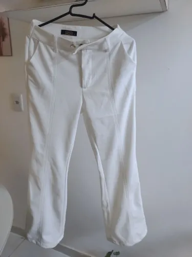 Calça flare branca
