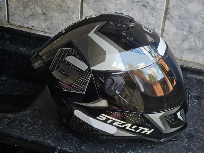 Capacete Esportivo Fumê Stealth Concept