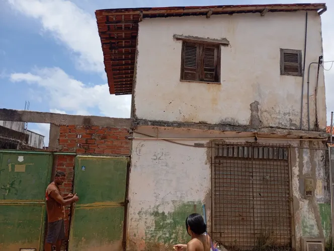 CASA NO ALTO DO JALGAREMA