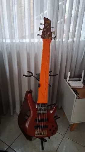 Baixo Yamaha TRB 6l em perfeitas condições, mesmo pré usado no JP1.