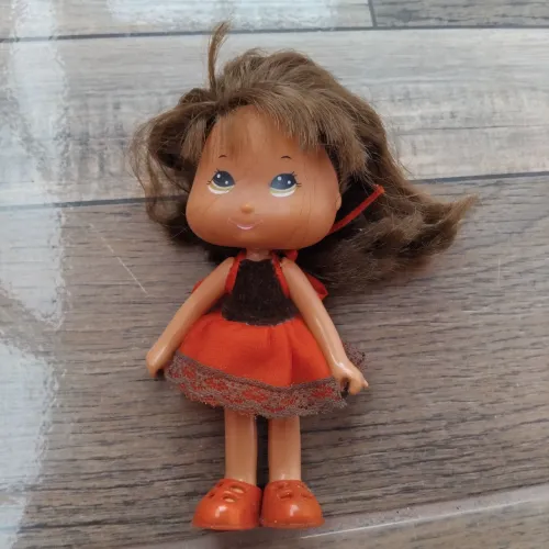 Boneca moranguinho da Estrela