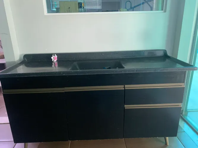 Pia de cozinha com armário