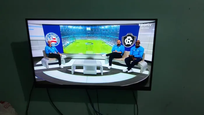 Vendo tv 32 LG nota fiscal garantia de 3 mês comprada .