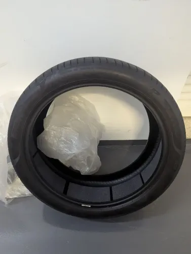 Pneu 255/40 R1 Pirelli