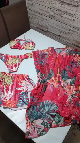 Vendo conjunto de Praia  com 4 peças Biquine, short e chemise Tam G