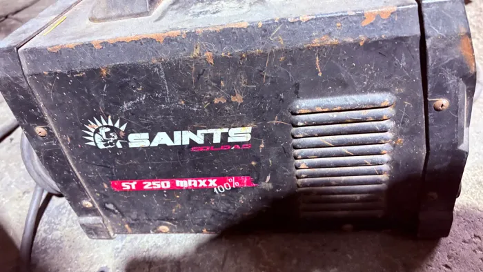 Máquina de Solda Inversora Saints ST 250 MAXX 250A - Usada