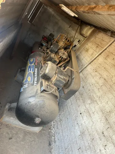  Compressor de Ar PEG de 40 Pés - Ótimo Estado