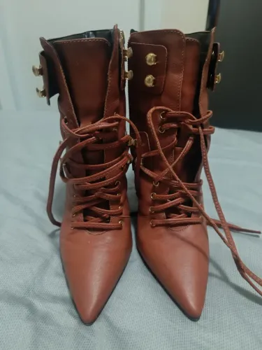 Bota Luiza Barcelos