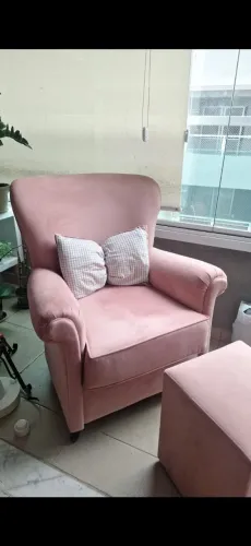 Poltrona de Amamentação / leitura + Puff