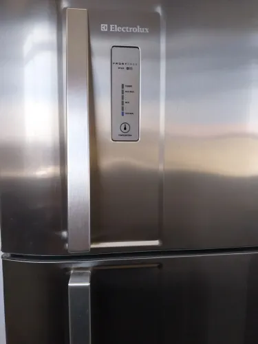 Geladeira Electrolux duas portas 310 litros