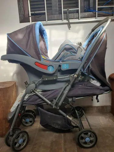 Carrinho de bebê Cosco