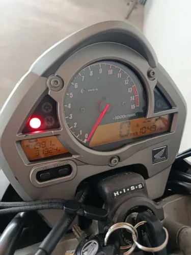 Hornet baixo km