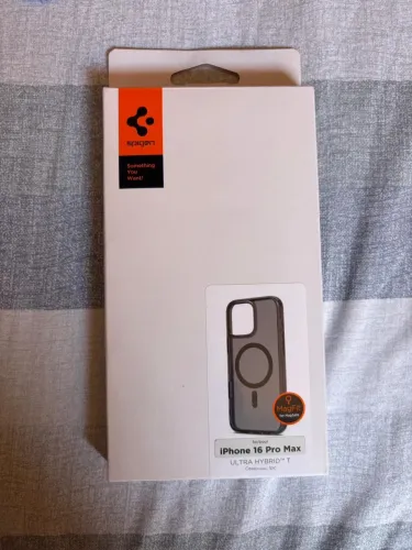 Capa spigen ultra hybrid T iPhone 16 pro max
