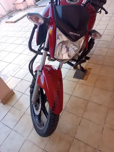 Vendo CG160, emplacada 2026 - 15 mil