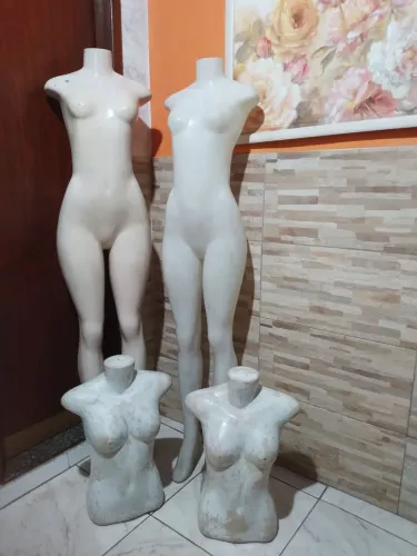 Manequim de roupas feminino