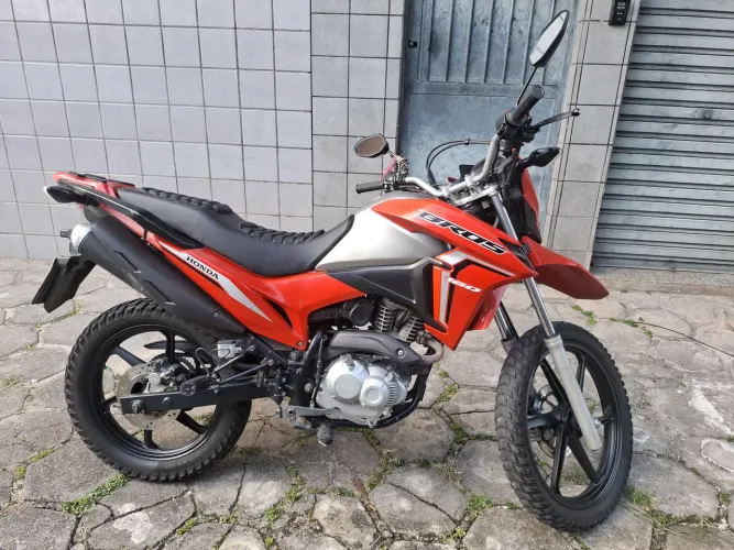 VENDO HONDA BROS 160 2023 R$ 18.000 QUITADO PRA VENDER LOGO