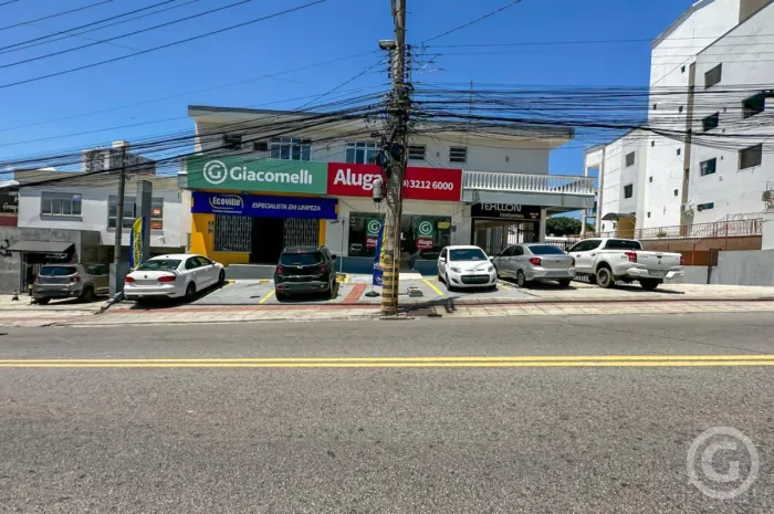 Excelente oportunidade para o seu negócio em Florianópolis: sala ampla no bairro Estreito