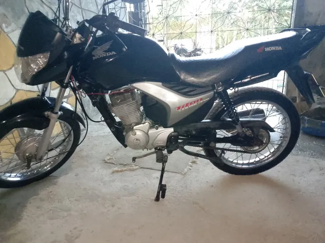 Titan 150