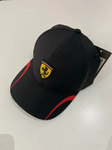 BONÉ FERRARI