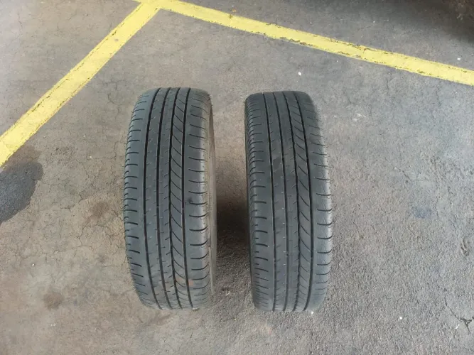 Par de Pneus Goodyear EfficientGrip 185/70R14