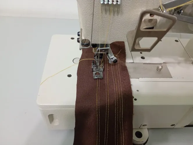 Máquina de costura industrial