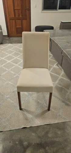 Conjunto de 4 cadeiras de jantar semi-novas