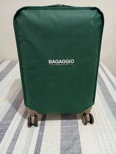 Vendo mala de viagem nova. Só foi usada uma vez.