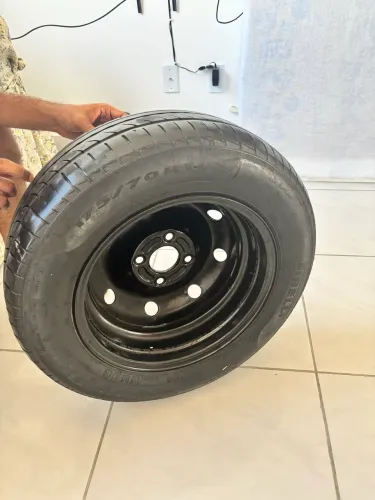 Roda 14 e pneu em bom estado