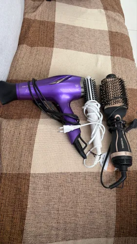 Secador de cabelo e duas escovas modeladoras