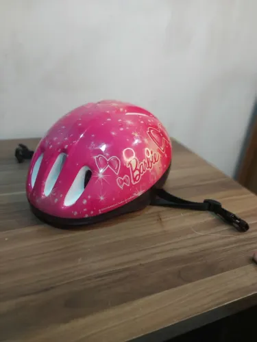 Vendo ou troco capacete barbie infantil