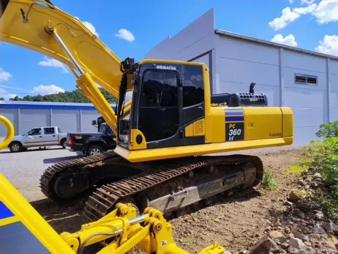 Escavadeira Komatsu PC 360 LC 2024