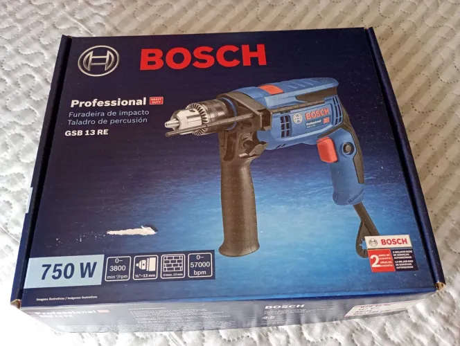 Furadeira Bosch 750w / Nova na Caixa