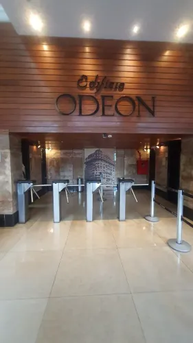 Aluga-se sala comercial na Praça Mahatma Gandhi - Ed OdeonAluga-se sala comercial na Praça