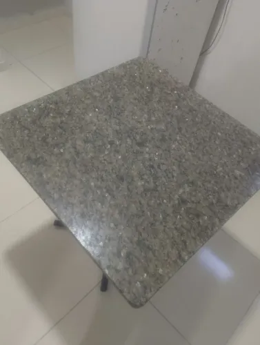 Vendo mesa de mármore para 4 pessoas só não tem as cadeiras