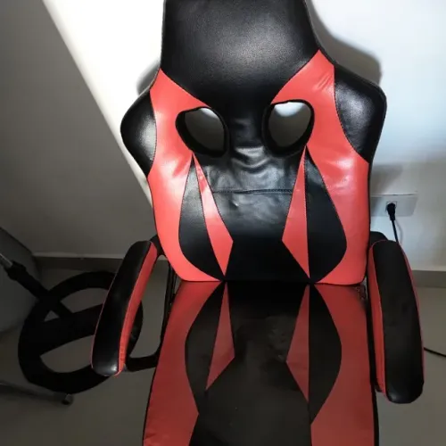 Cadeira gamer preta e vermelha