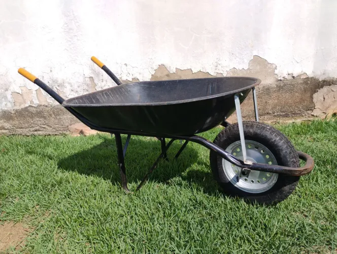 Carrinho de mão usado