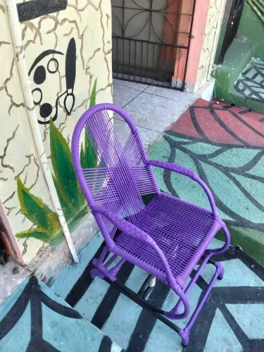 Cadeira de Balanço Infantil - Fibra Sintética e Estrutura de Alumínio