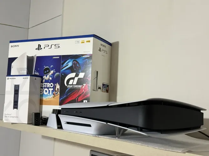 PLAYSTATION 5 - 1 TB COM LEITOR DE MÍDIA FÍSICA + BASE De CARREGAMENTO SONY - PRODUTO ZERO