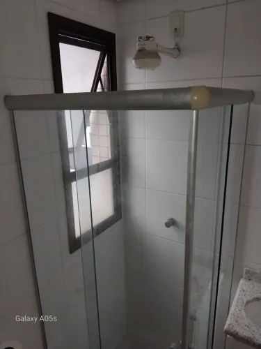 Vendo box banheiro medidas 85.cm por 85 cm