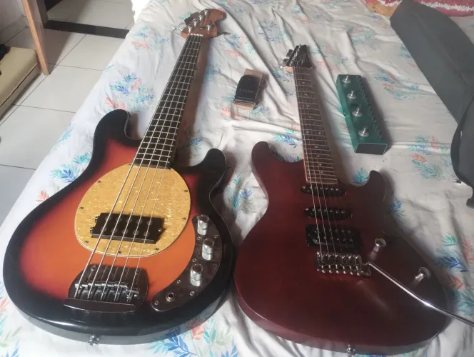 Guitarra e contra baixo 