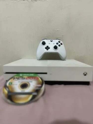 Xbox one S 1TB,como controle,jogo e todos os cabos