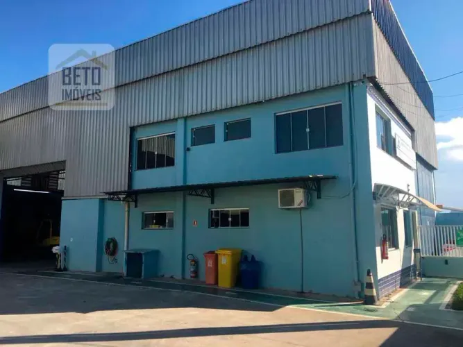 Galpão/Depósito/Armazém para aluguel e venda tem 900 metros quadrados em Imboassica - Maca