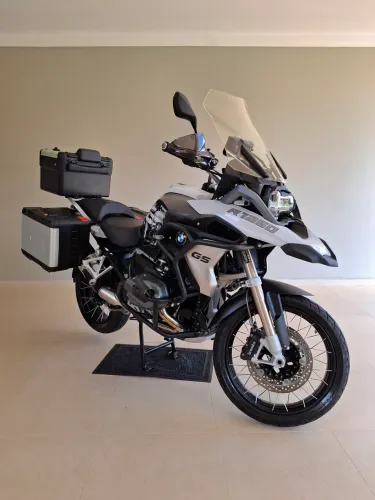 Moto impecável