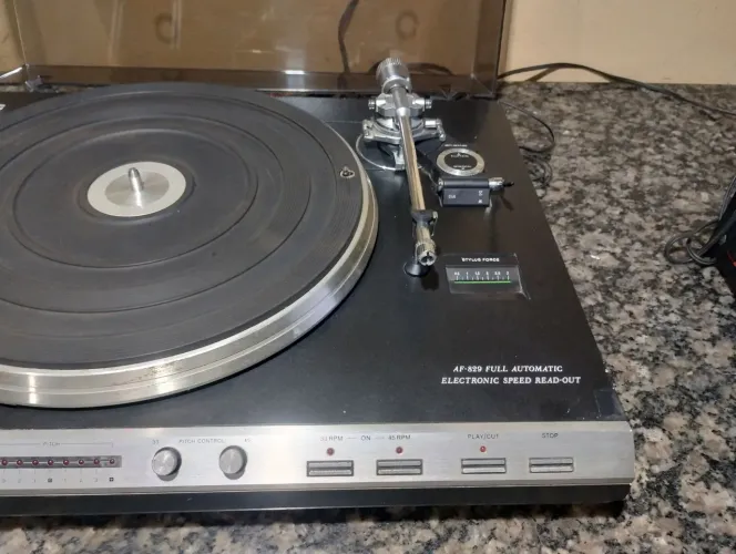 TOCA DISCOS PHILIPS AF 829