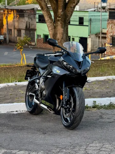 TRIUMPH DAYTONA 660 2025.
