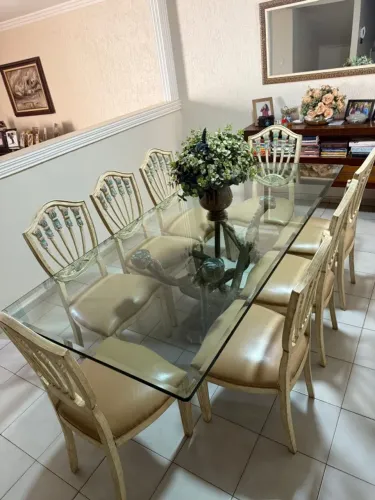 Mesa de Jantar com 8 cadeiras