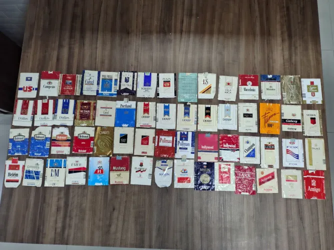 Carteiras e  maços de cigarros anos 90 e antigos