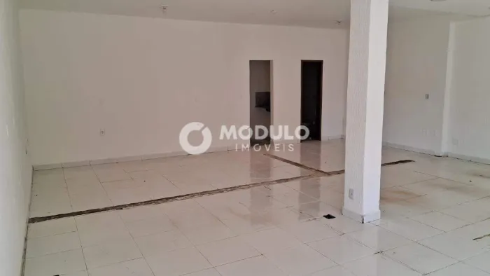 Loja comercial disponível para locação no bairro São Jorge.