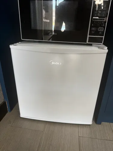 Frigobar midea gelando novissimo 4meses de uso